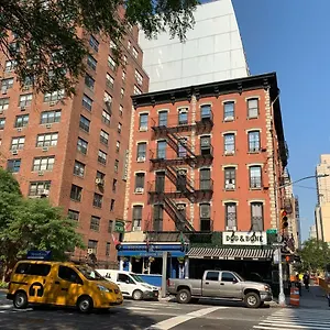 ** Hotel Carlton Arms USA